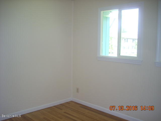 71 Melbourne Road Pittsfield, MA 01201 - Photo 9 of 17 bed3