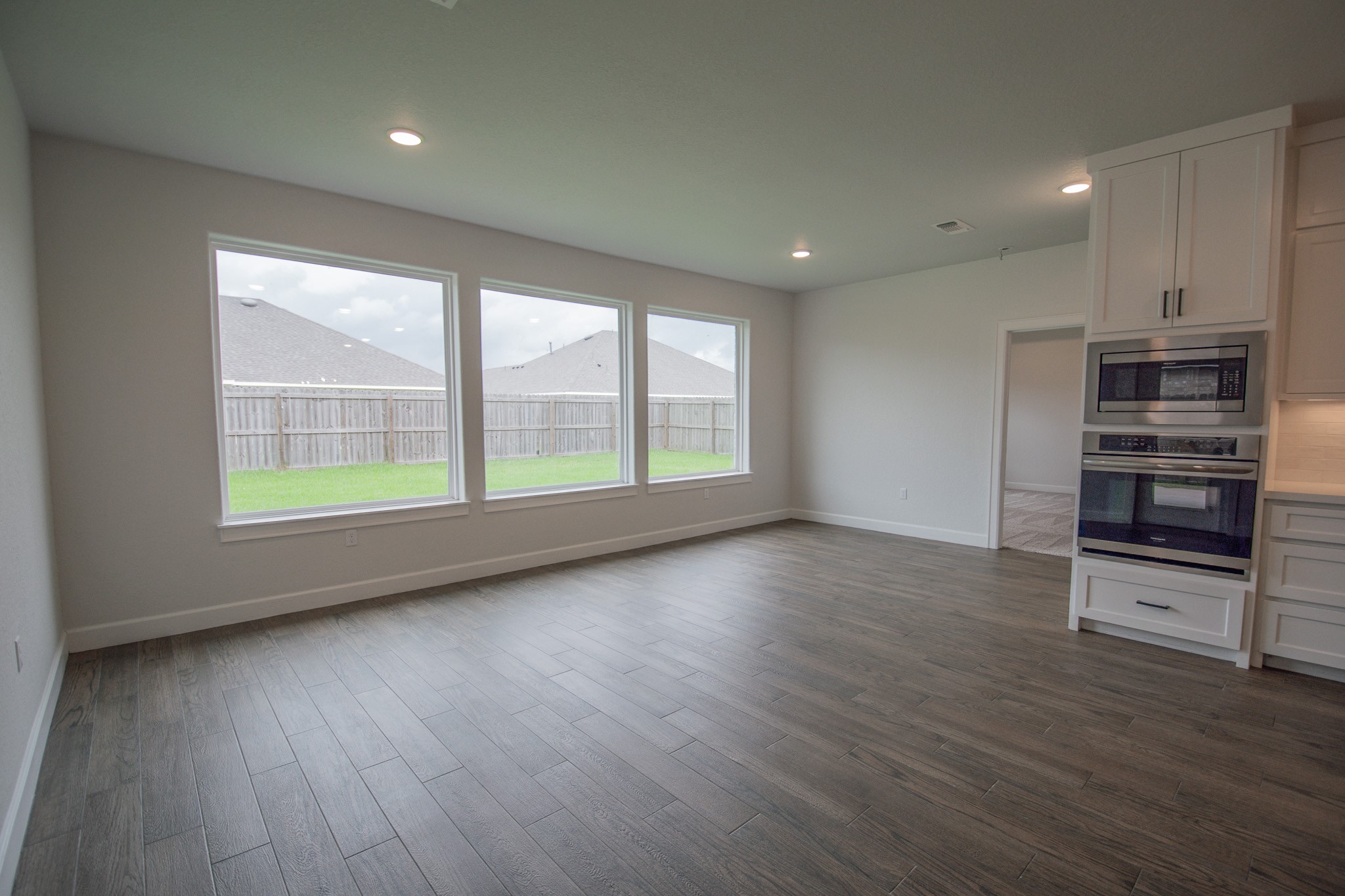 16 Greystone Court Angleton, TX 77515 - Photo 18 of 43 Enjoy your dinners here in the spacious Dining Room