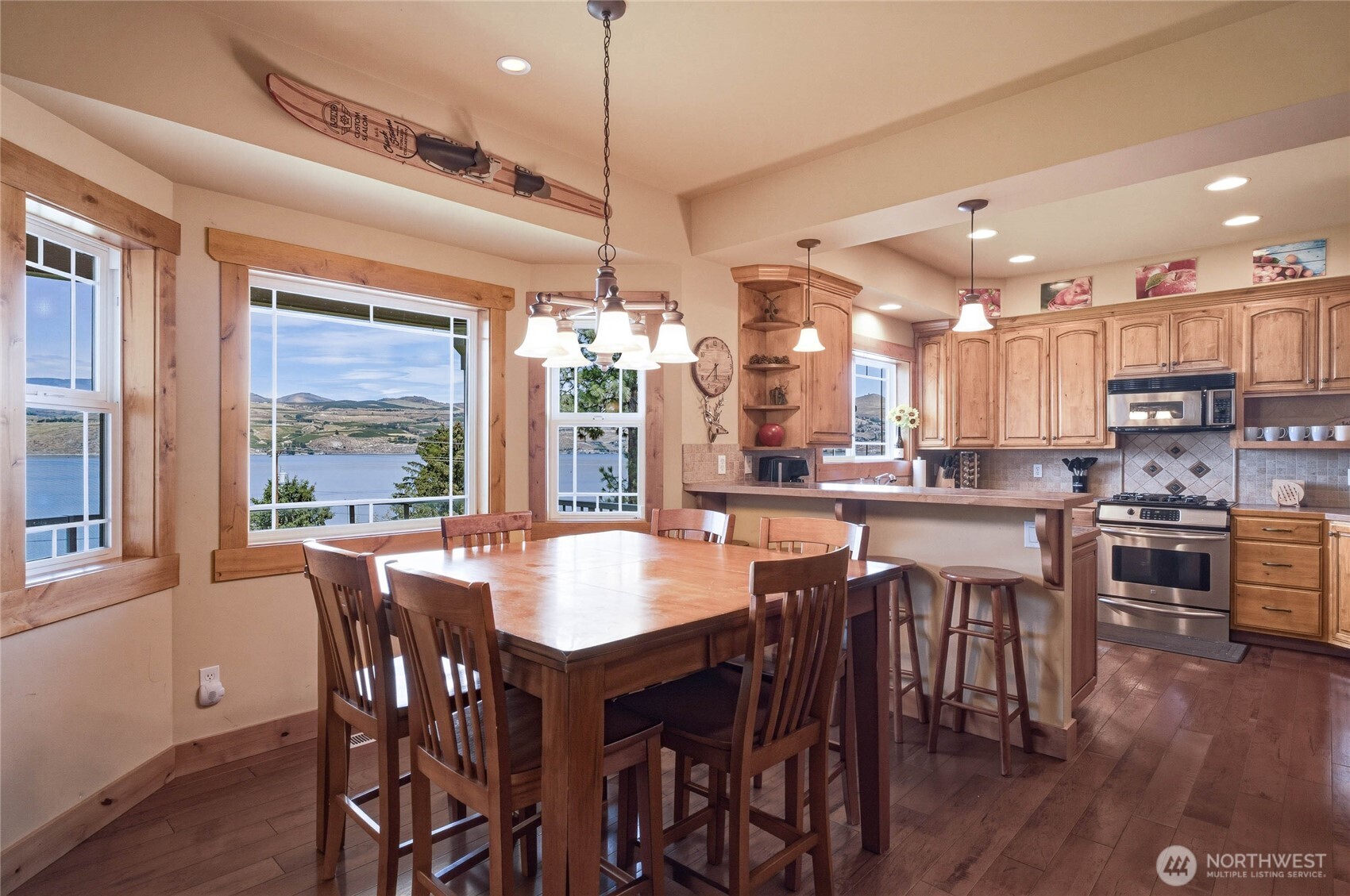 915 South Lakeshore Road Chelan, WA 98816 - Photo 10 of 40