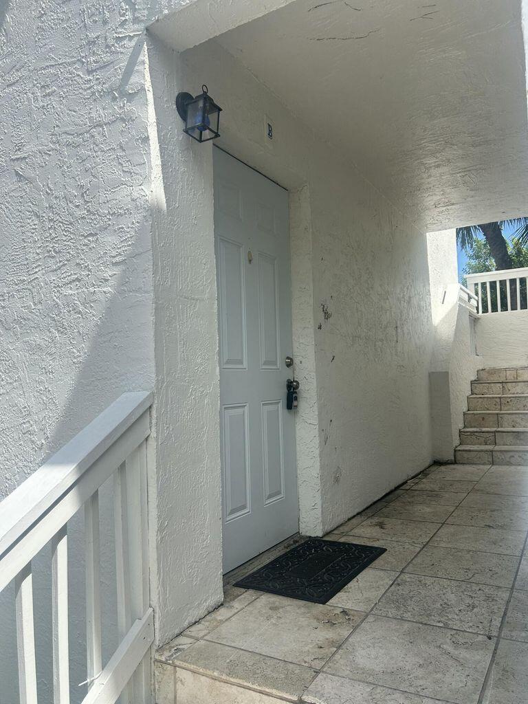 652 Hernando Street, Unit B Fort Pierce, FL 34949 - Photo 2 of 25 Front