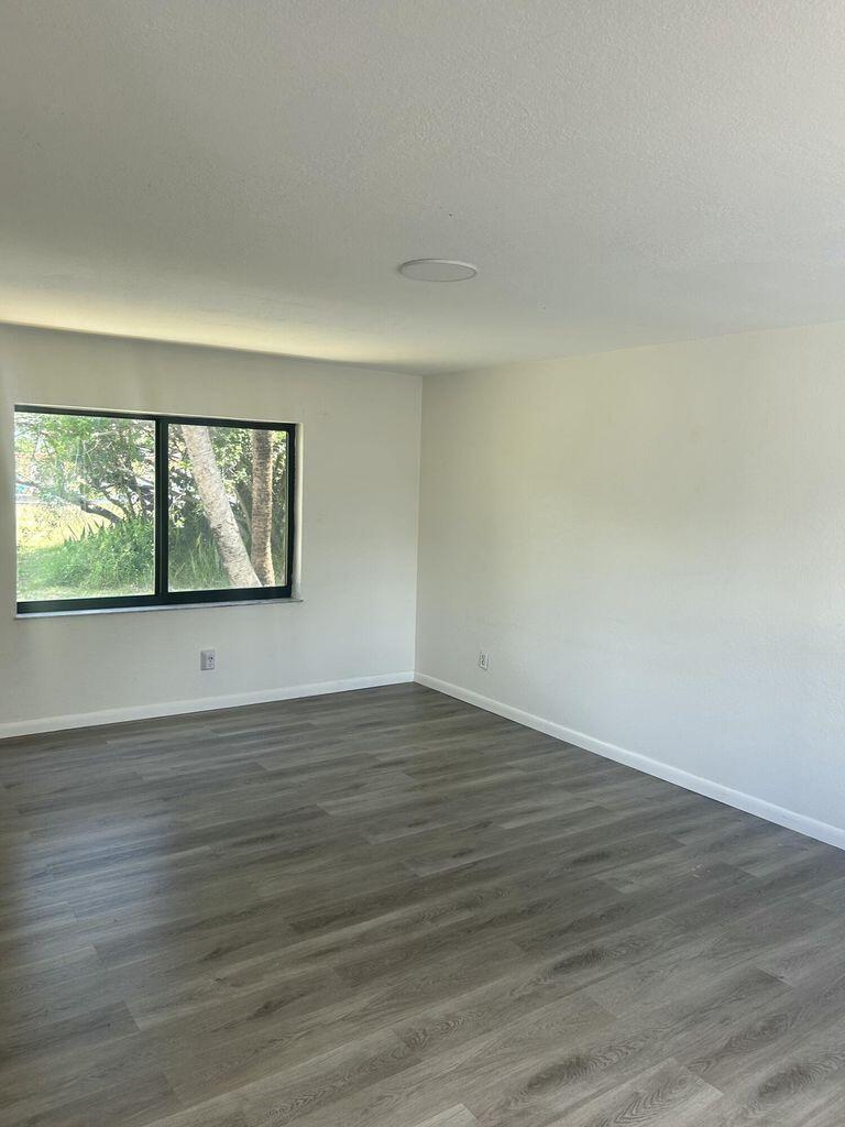 652 Hernando Street, Unit B Fort Pierce, FL 34949 - Photo 5 of 25 Main Area