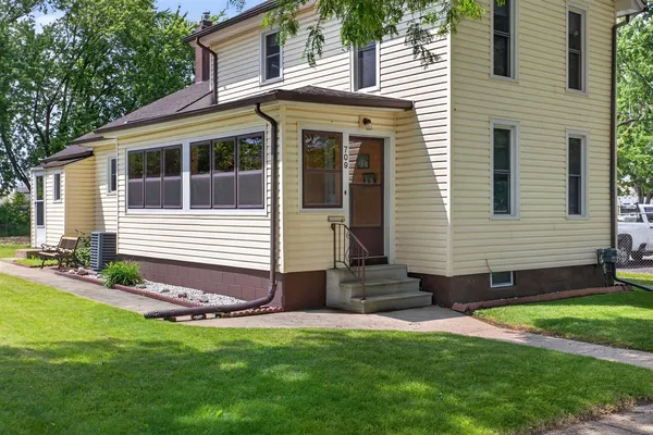 $149,900 | 709 Detroit Street, Jackson, MI 49201
