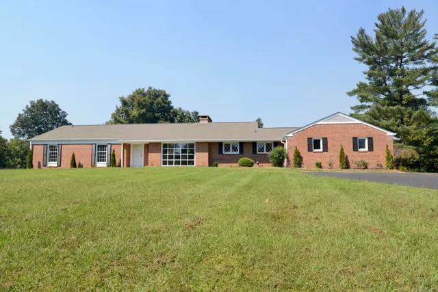$575,000 | 903 Edgewater Street, Dayton, TN 37321