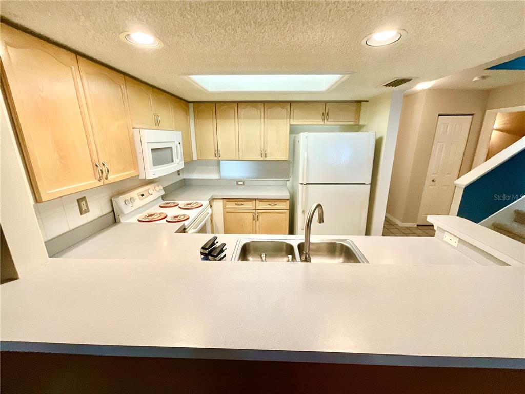 9211 Jake's Path Largo, FL 33771 - Photo 3 of 40