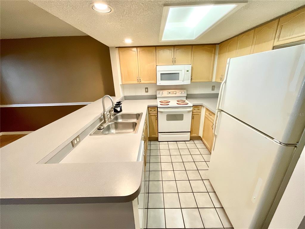 9211 Jake's Path Largo, FL 33771 - Photo 4 of 40