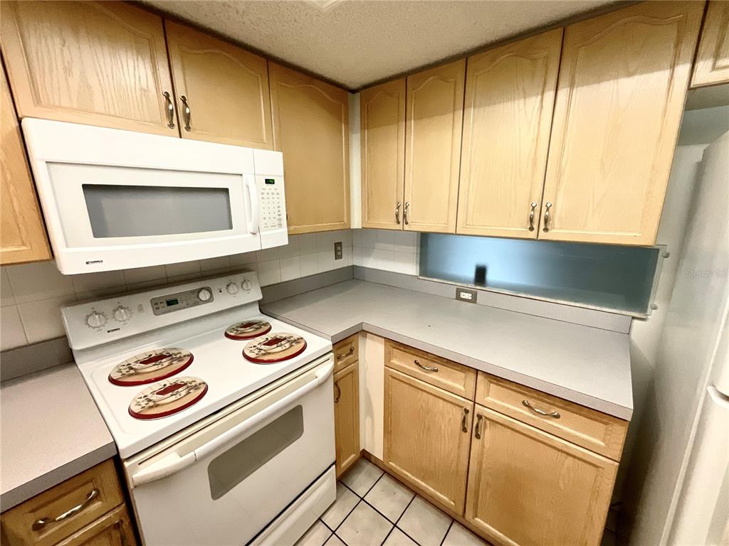 9211 Jake's Path Largo, FL 33771 - Photo 6 of 40