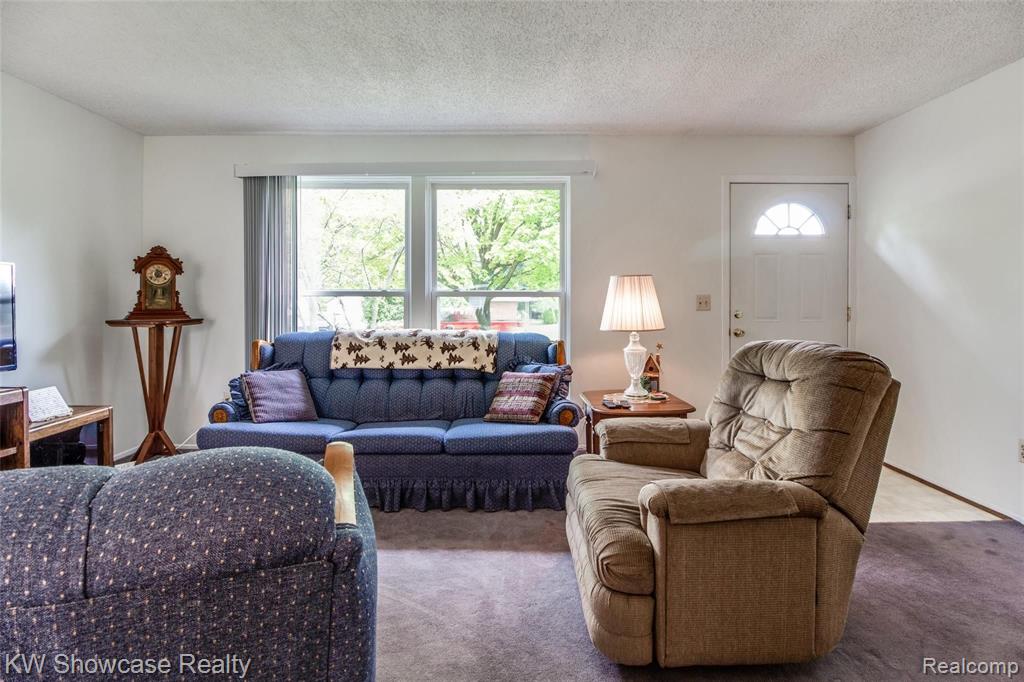 998 Hadley Road Rochester Hills, MI 48307 - Photo 14 of 42