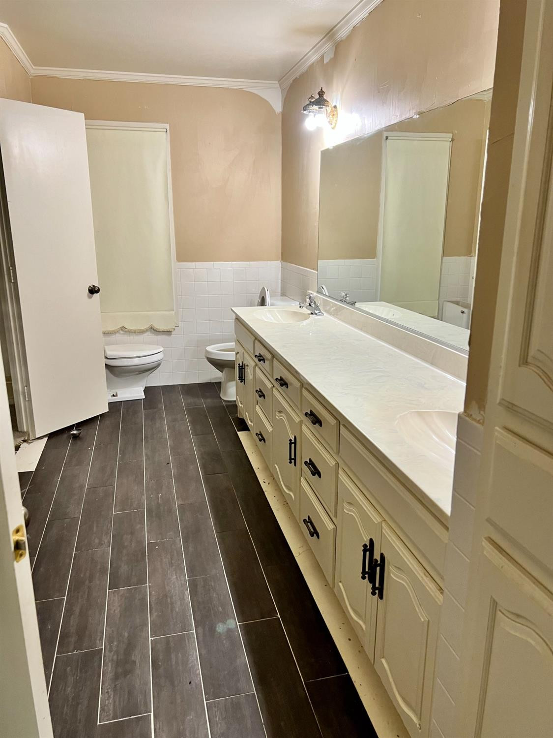 1415 Avenue North Ralls, TX 79357 - Photo 16 of 18 a bathroom with a sink a toilet a mirror and shower