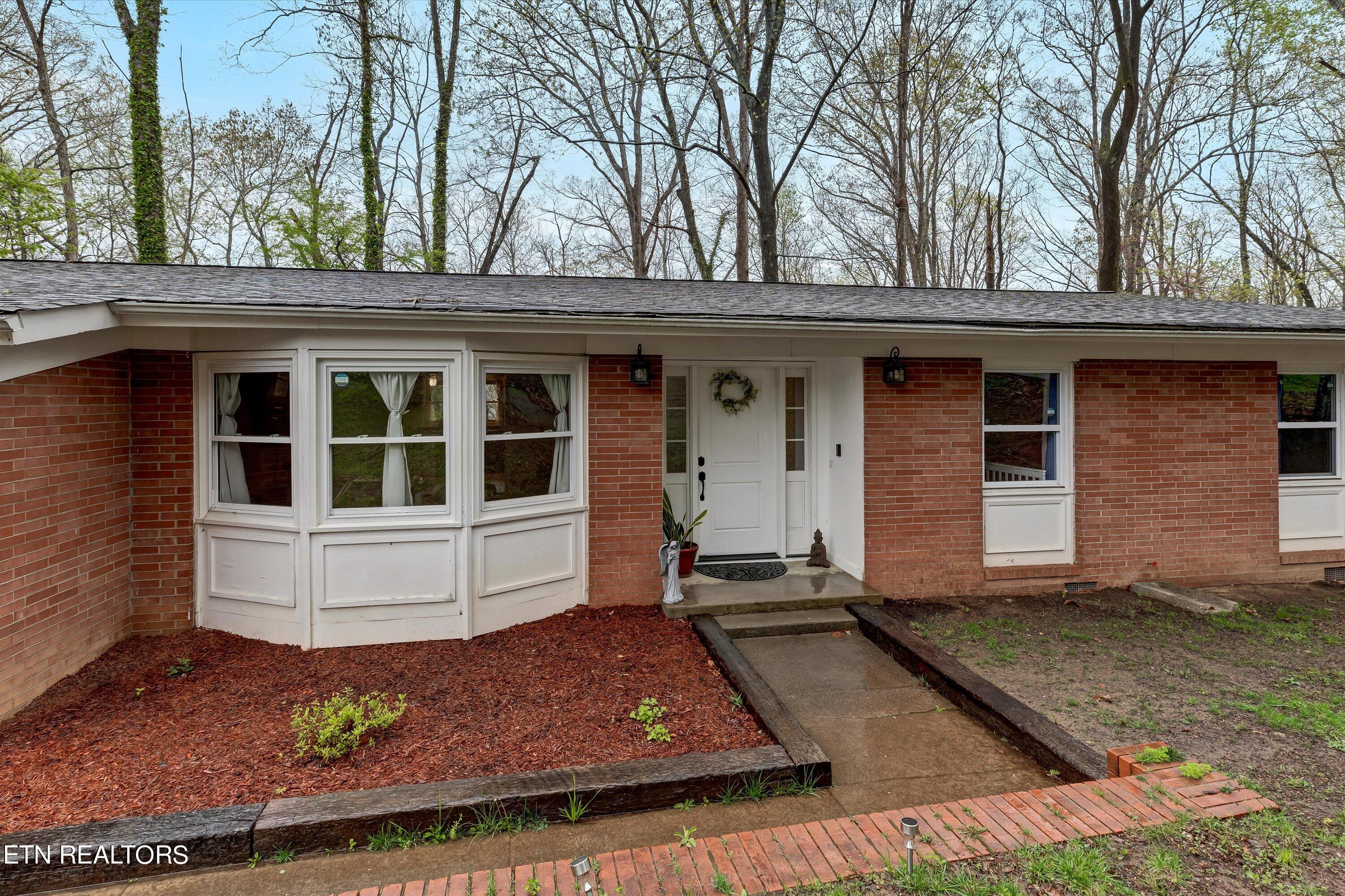 115 Wedgewood Road Oak Ridge, TN 37830 - Photo 2 of 13 115 Wedgewood Rd