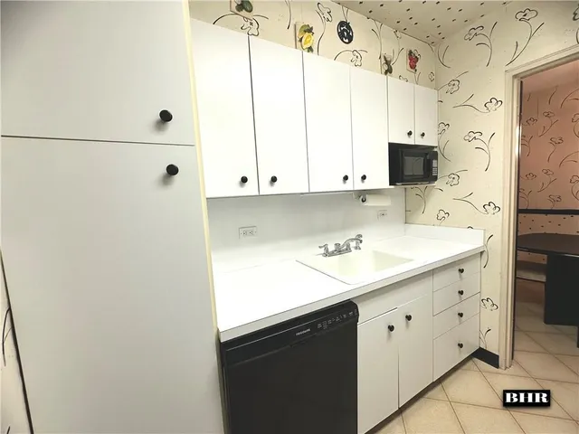 $259,000 | 2265 Gerritsen Avenue, Unit 3S | Marine Park