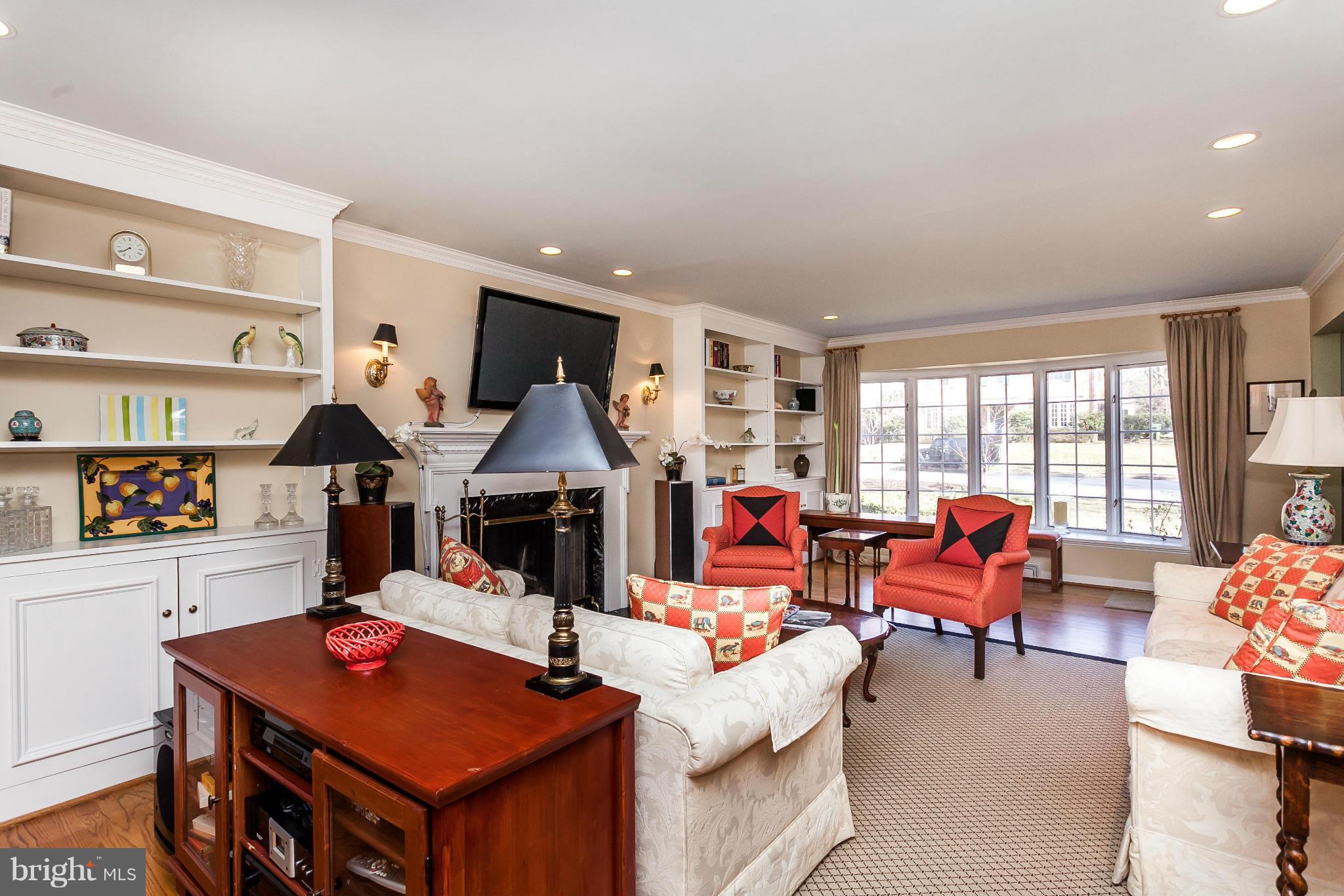 5812 Meadowood Road Baltimore, MD 21212 - Photo 3 of 30 Living Room