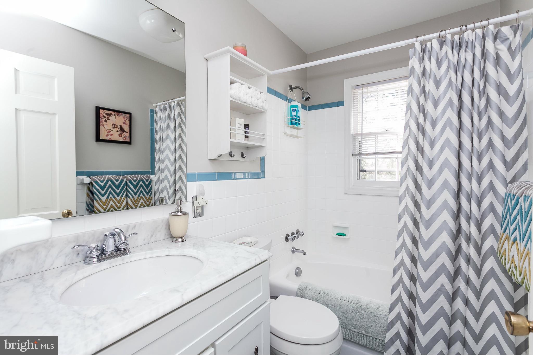 5812 Meadowood Road Baltimore, MD 21212 - Photo 22 of 30 Upper Level Hall Bath