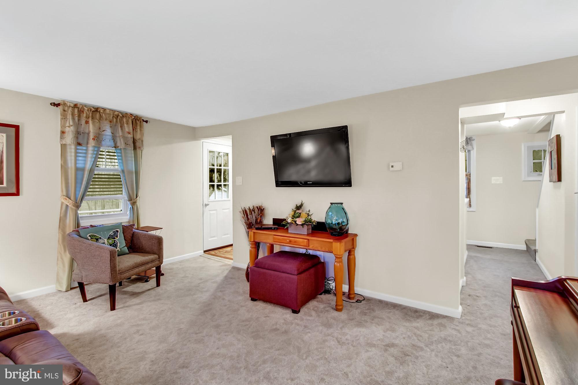 306 East Moyer Road Pottstown, PA 19464 - Photo 10 of 24 Living Room