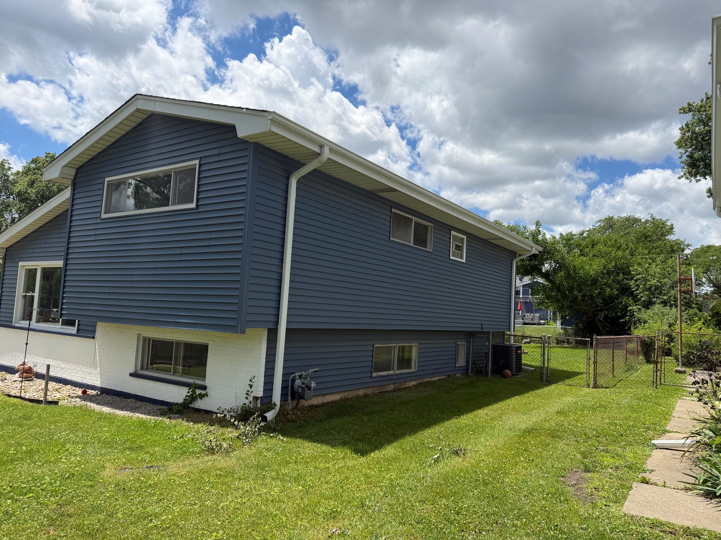934 South Harvard Avenue Addison, IL 60101 - Photo 2 of 14