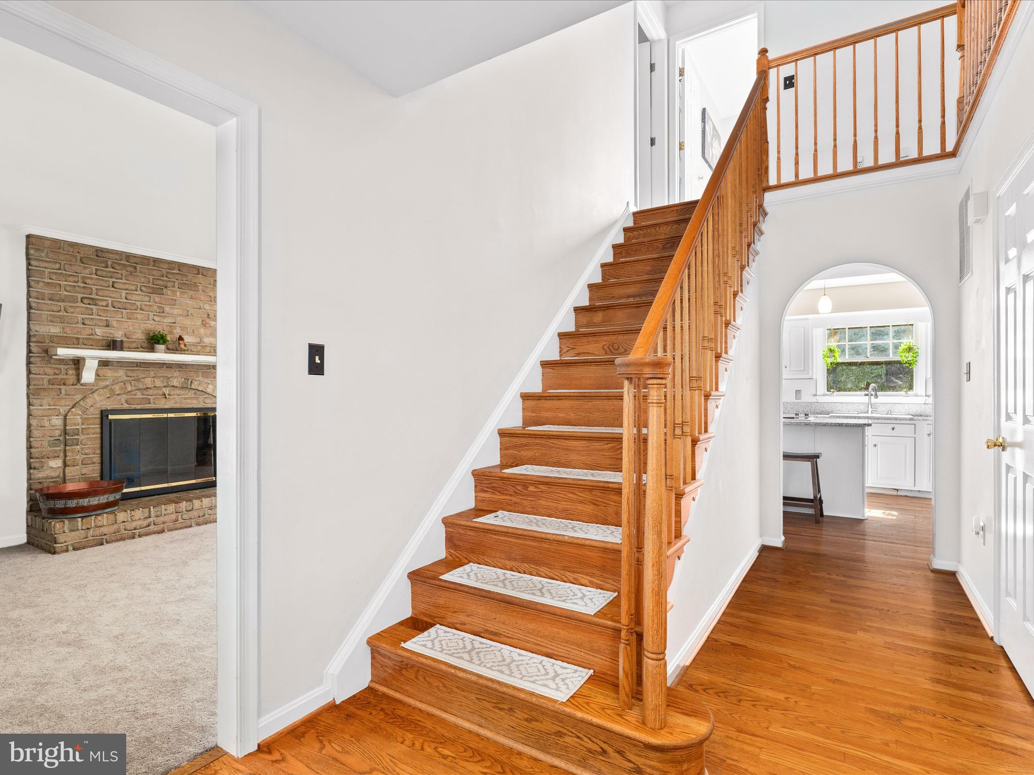 2204 Banner Hill Road Frederick, MD 21702 - Photo 3 of 61 2 story foyer!