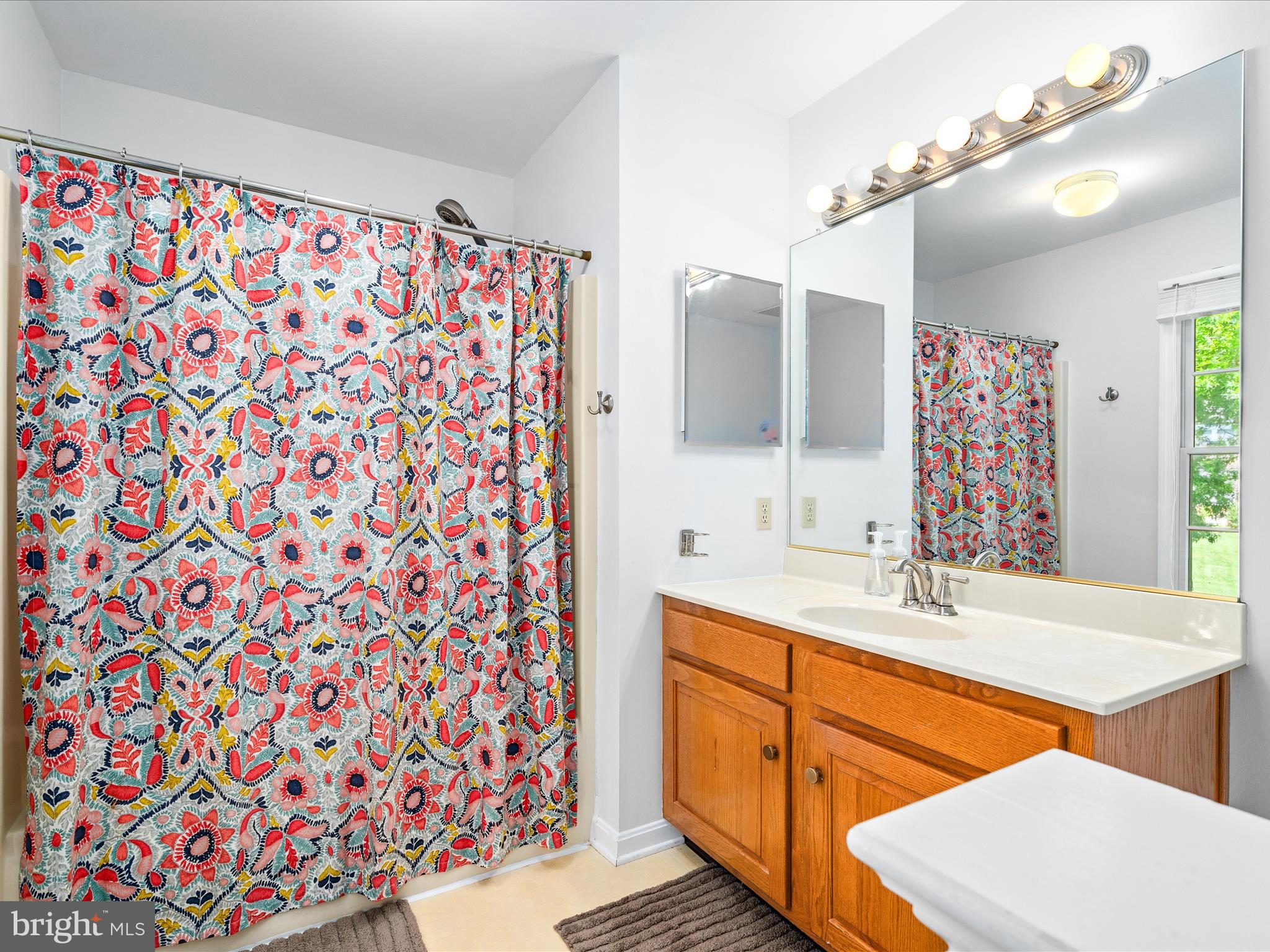 2204 Banner Hill Road Frederick, MD 21702 - Photo 35 of 61 2nd full bathroom upstairs