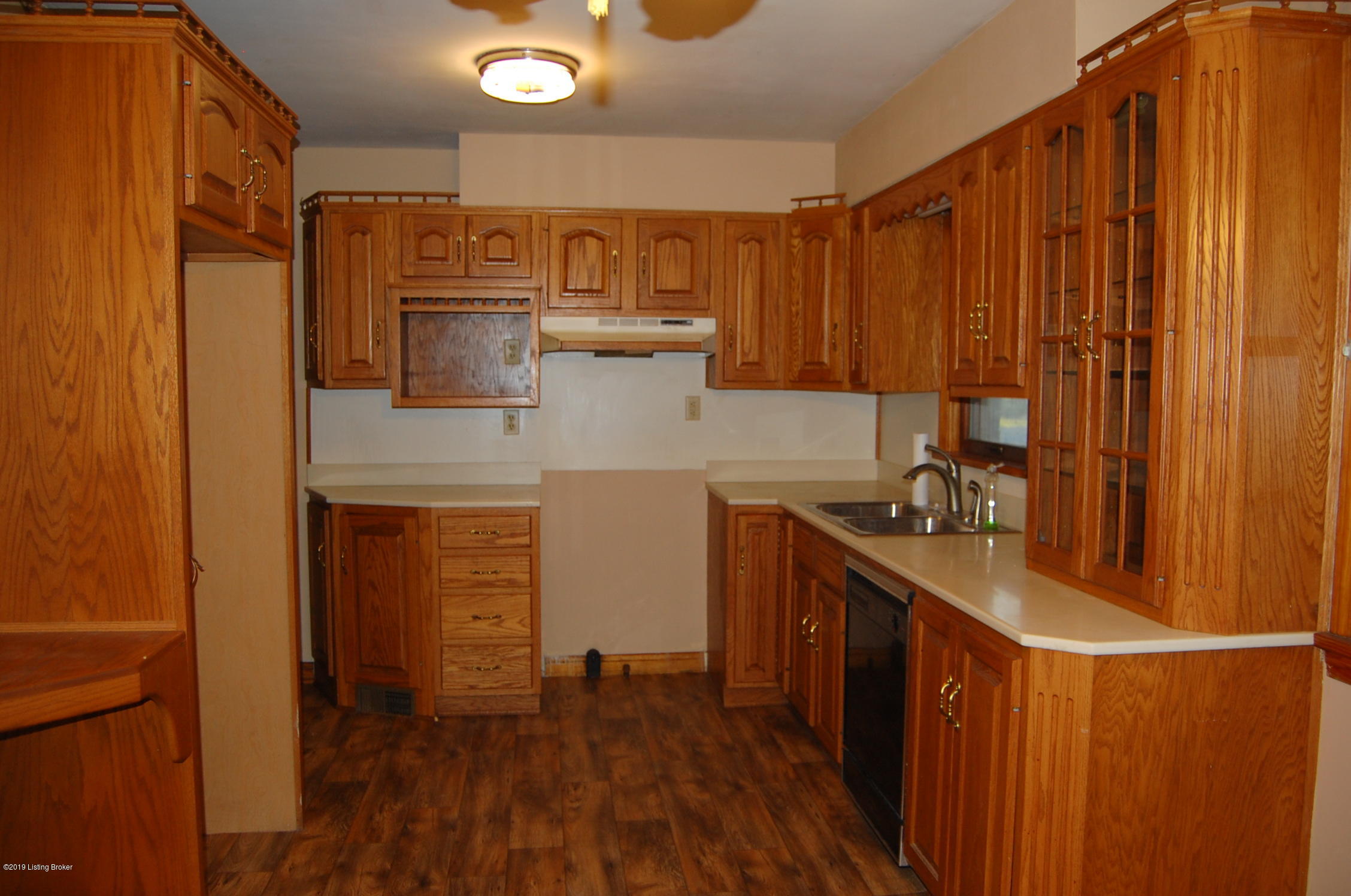 8910 Shepherdsville Road Louisville, KY 40219 - Photo 11 of 28 DSC_0027