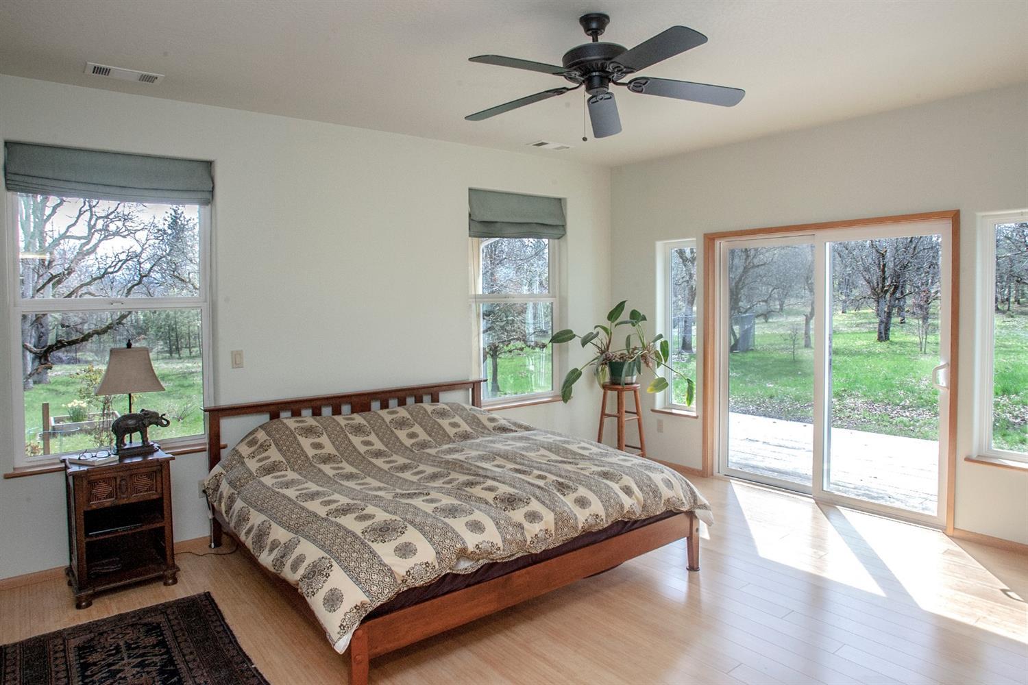 4727 Dodge Road White City, OR 97503 - Photo 16 of 25 Master suite (16'x14')
