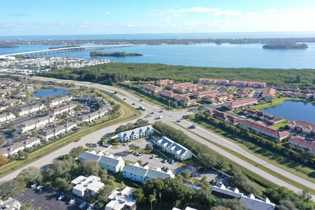 $1,800 | 1135 3rd Avenue, Unit 101, Vero Beach, FL 32960