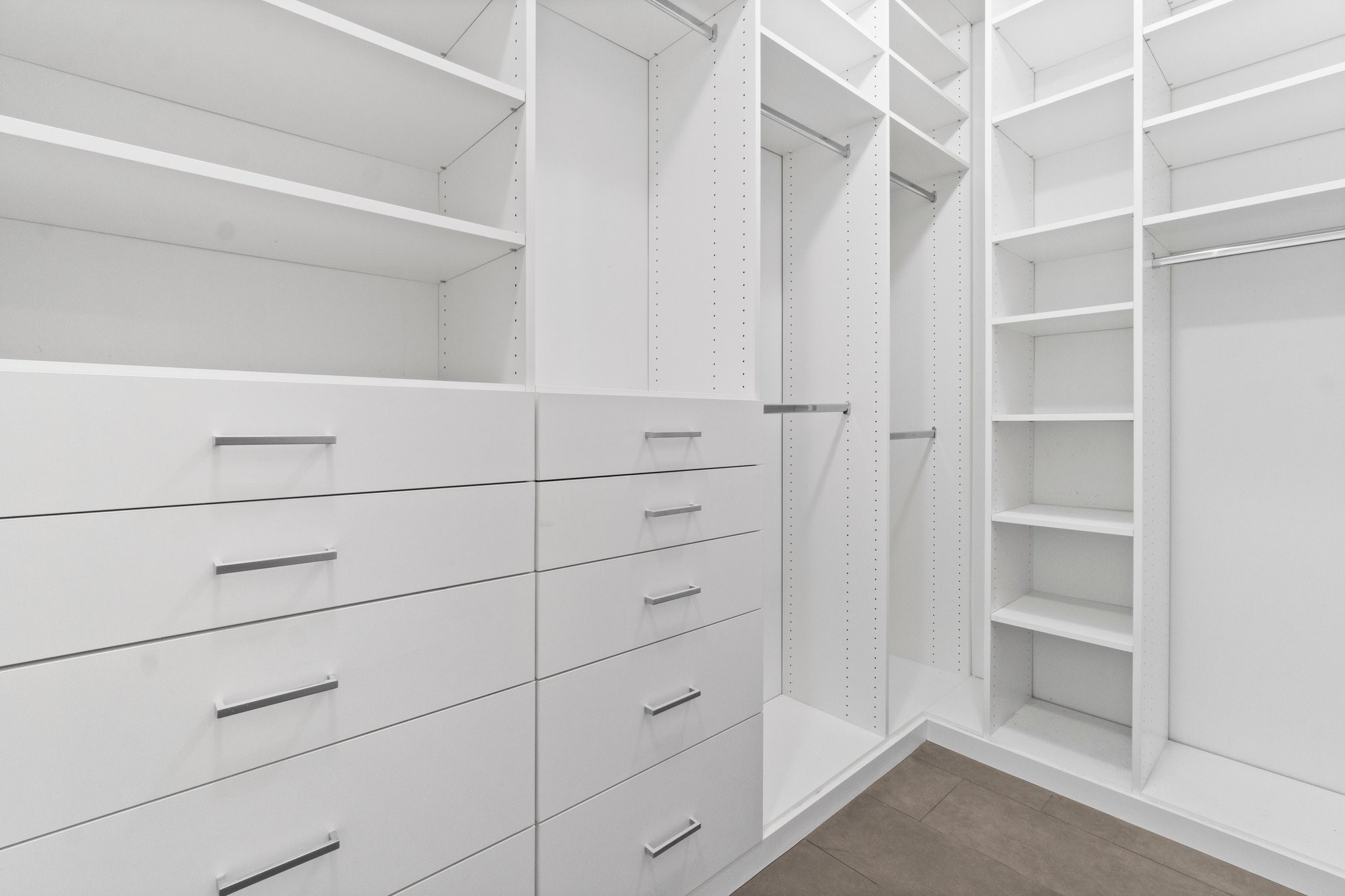 31 Tanager Trail The Woodlands, TX 77381 - Photo 22 of 48 a view of walk in closet