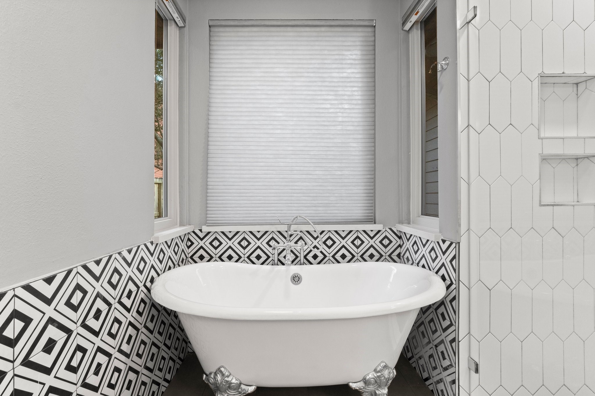 31 Tanager Trail The Woodlands, TX 77381 - Photo 30 of 48 a white bath tub sitting next to a window