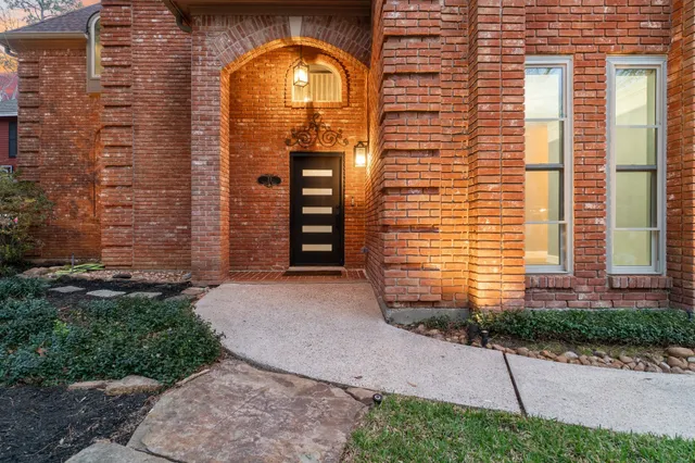 $3,900 | 31 Tanager Trail, The Woodlands, TX 77381