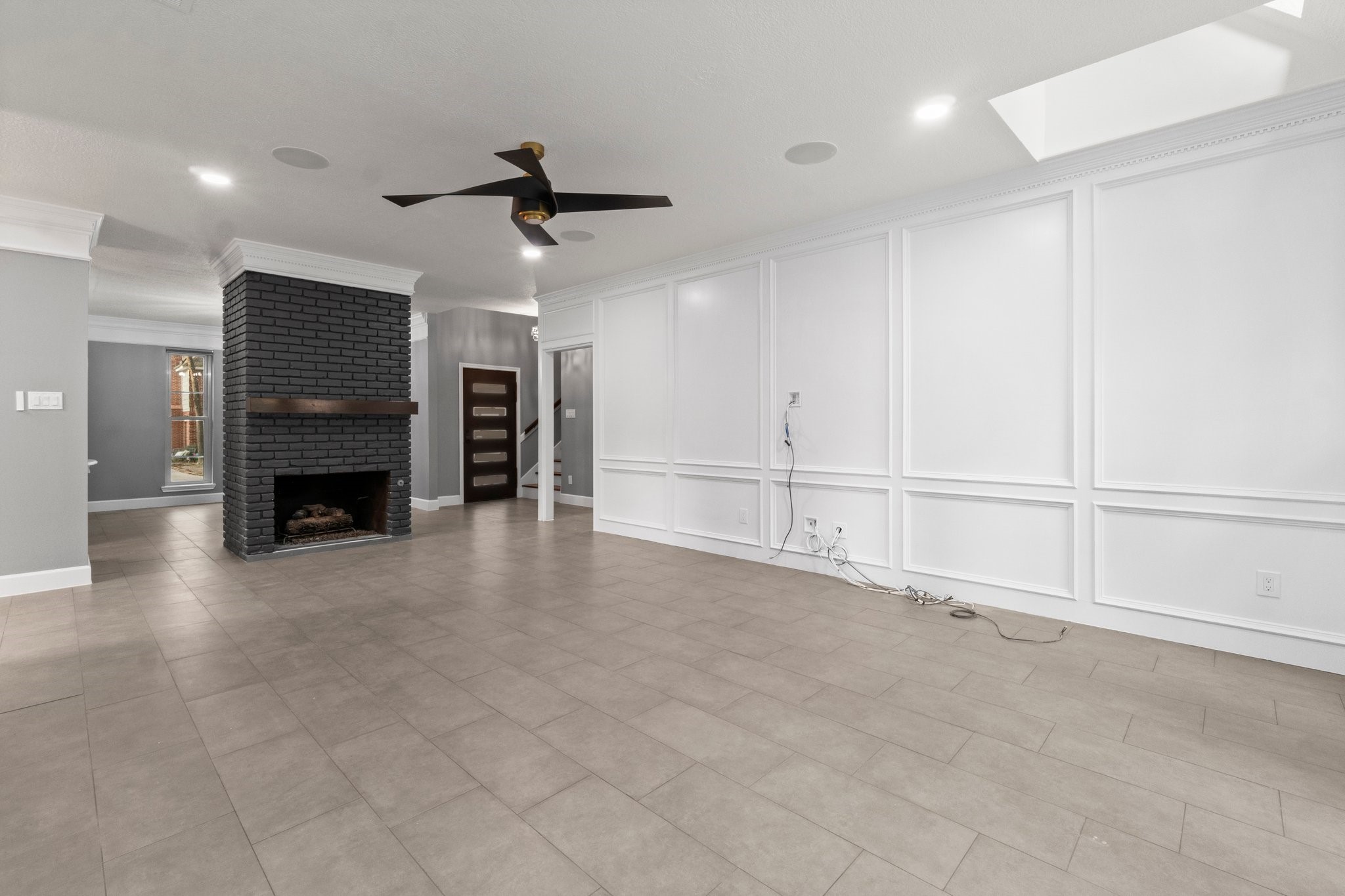 31 Tanager Trail The Woodlands, TX 77381 - Photo 7 of 48 an empty room with fireplace cabinet and windows