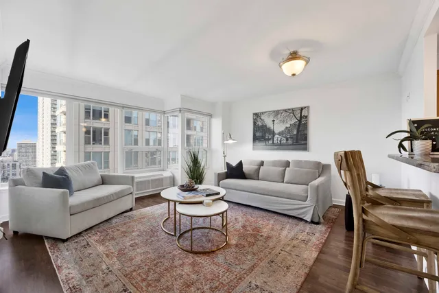 $3,400 | 30 East Huron Street, Unit 3206, Chicago, IL 60611