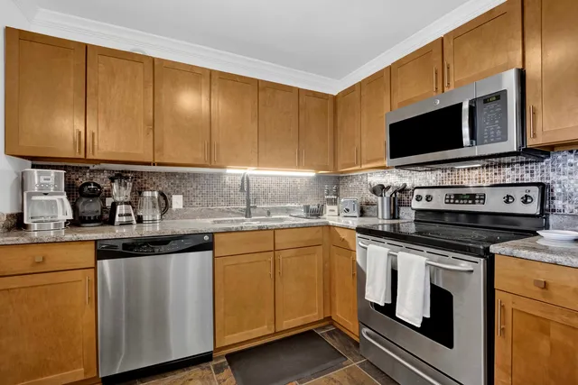 $3,400 | 30 East Huron Street, Unit 3206, Chicago, IL 60611
