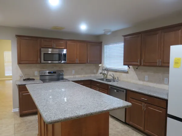 $1,900 | 1606 Quail Run, Brookshire, TX 77423