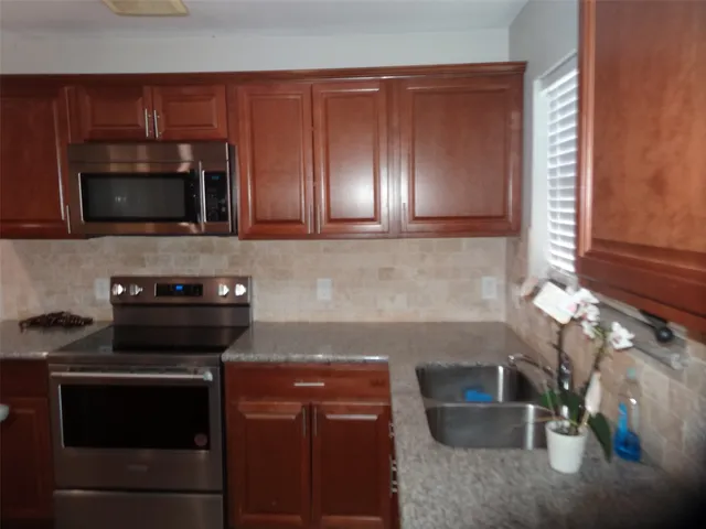 $1,900 | 1606 Quail Run, Brookshire, TX 77423