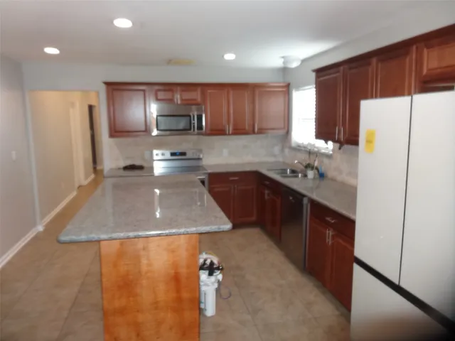 $1,900 | 1606 Quail Run, Brookshire, TX 77423