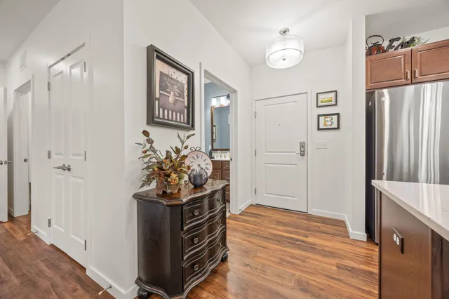 $265,945 | 1948 Wayzata Boulevard, Unit 203, Long Lake, MN 55356