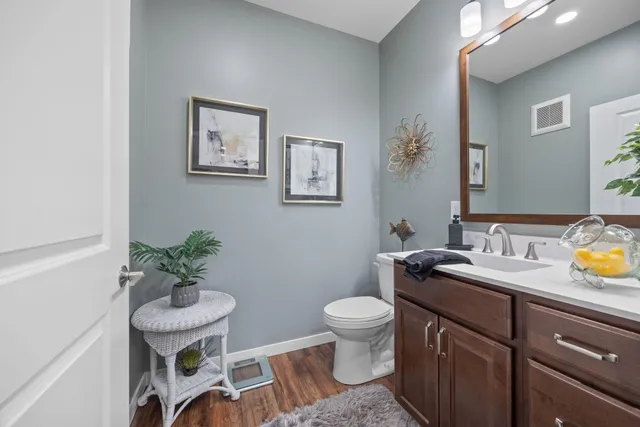 $265,945 | 1948 Wayzata Boulevard, Unit 203, Long Lake, MN 55356