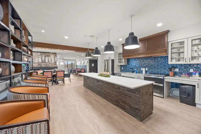 $265,945 | 1948 Wayzata Boulevard, Unit 203, Long Lake, MN 55356