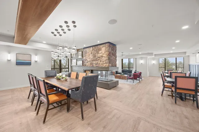 $265,945 | 1948 Wayzata Boulevard, Unit 203, Long Lake, MN 55356