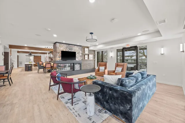 $265,945 | 1948 Wayzata Boulevard, Unit 203, Long Lake, MN 55356