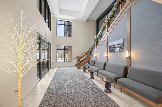 $265,945 | 1948 Wayzata Boulevard, Unit 203, Long Lake, MN 55356