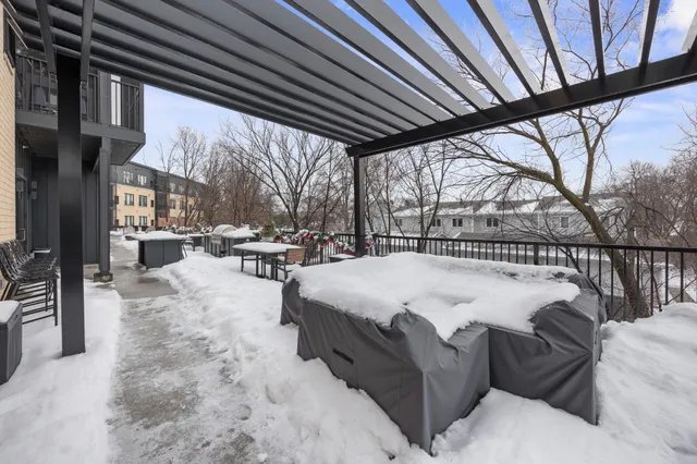 $265,945 | 1948 Wayzata Boulevard, Unit 203, Long Lake, MN 55356