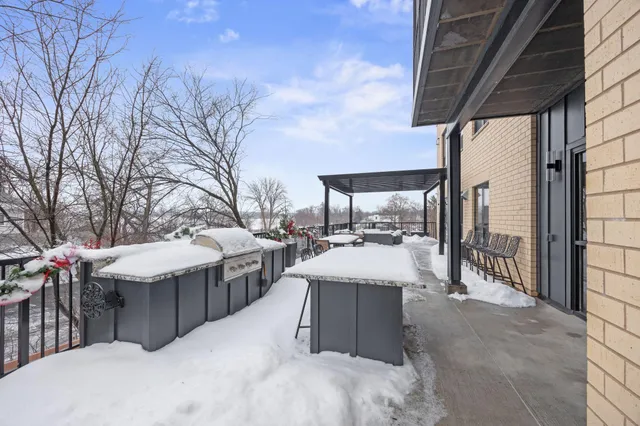 $265,945 | 1948 Wayzata Boulevard, Unit 203, Long Lake, MN 55356