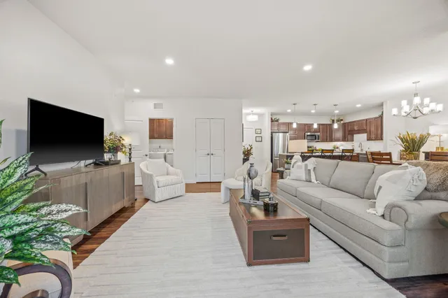 $265,945 | 1948 Wayzata Boulevard, Unit 203, Long Lake, MN 55356