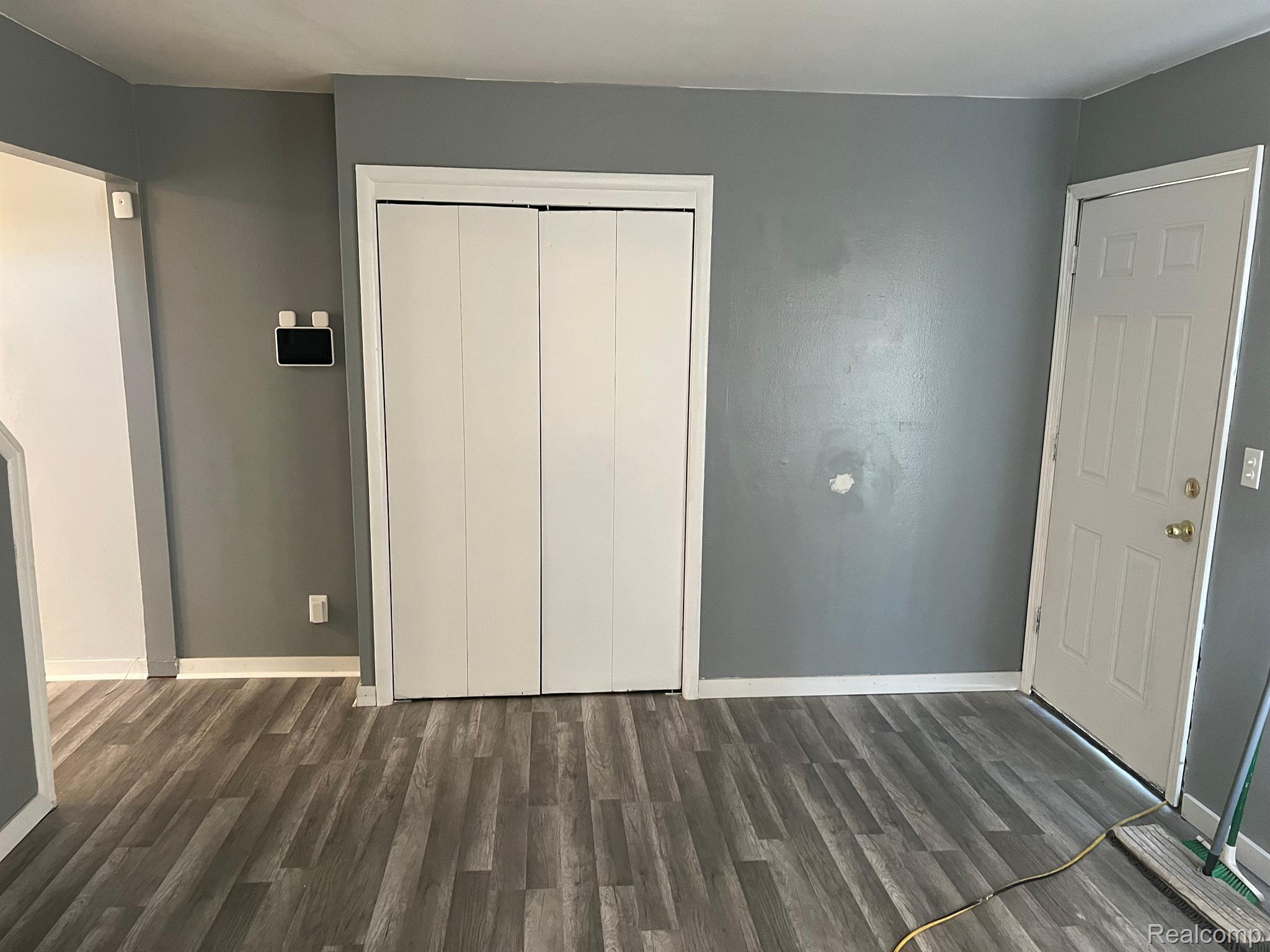 15378 Meyers Road Detroit, MI 48227 - Photo 16 of 30 Unit 2 Family Room with updated flooring