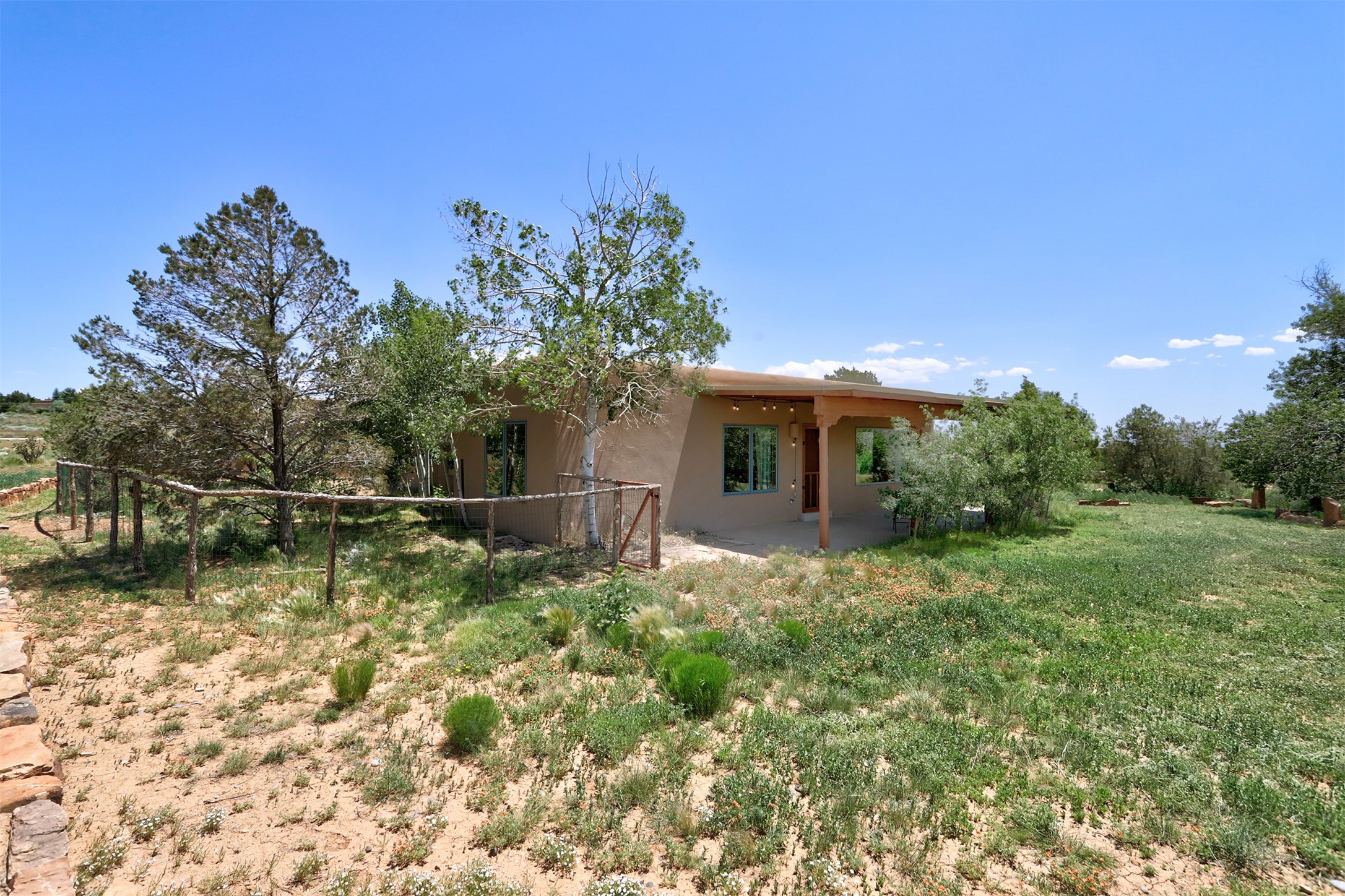 10 Carlito Road Santa Fe, NM 87508 - Photo 30 of 32 Enclosed dog area