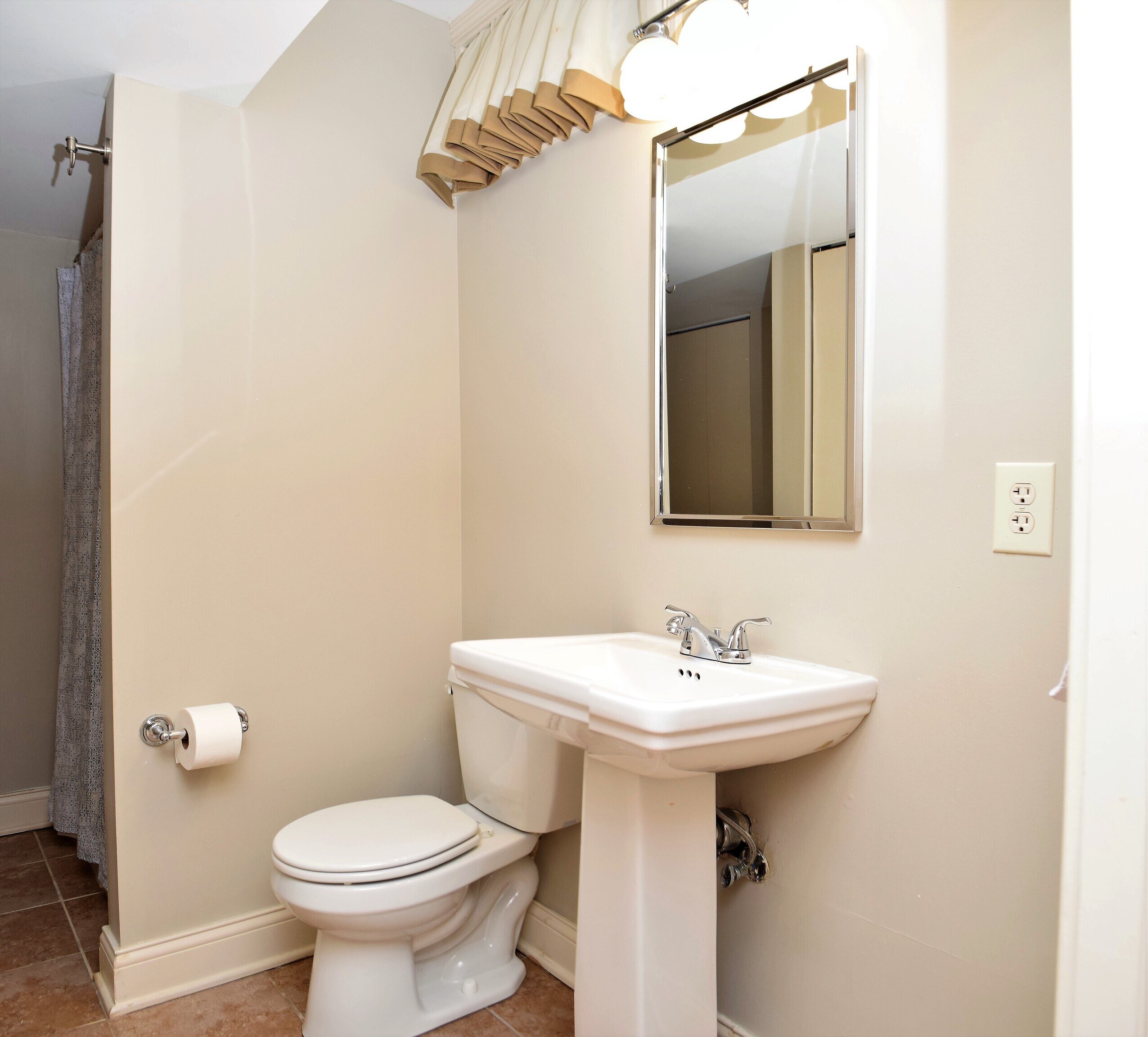 131 Berkley Road Indianapolis, IN 46208 - Photo 18 of 36 Gallery Image 18