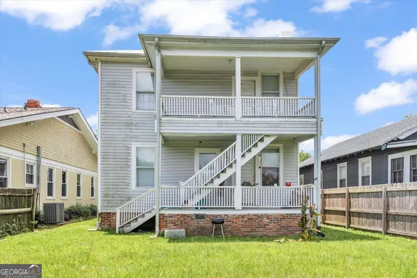a view of house with a yard