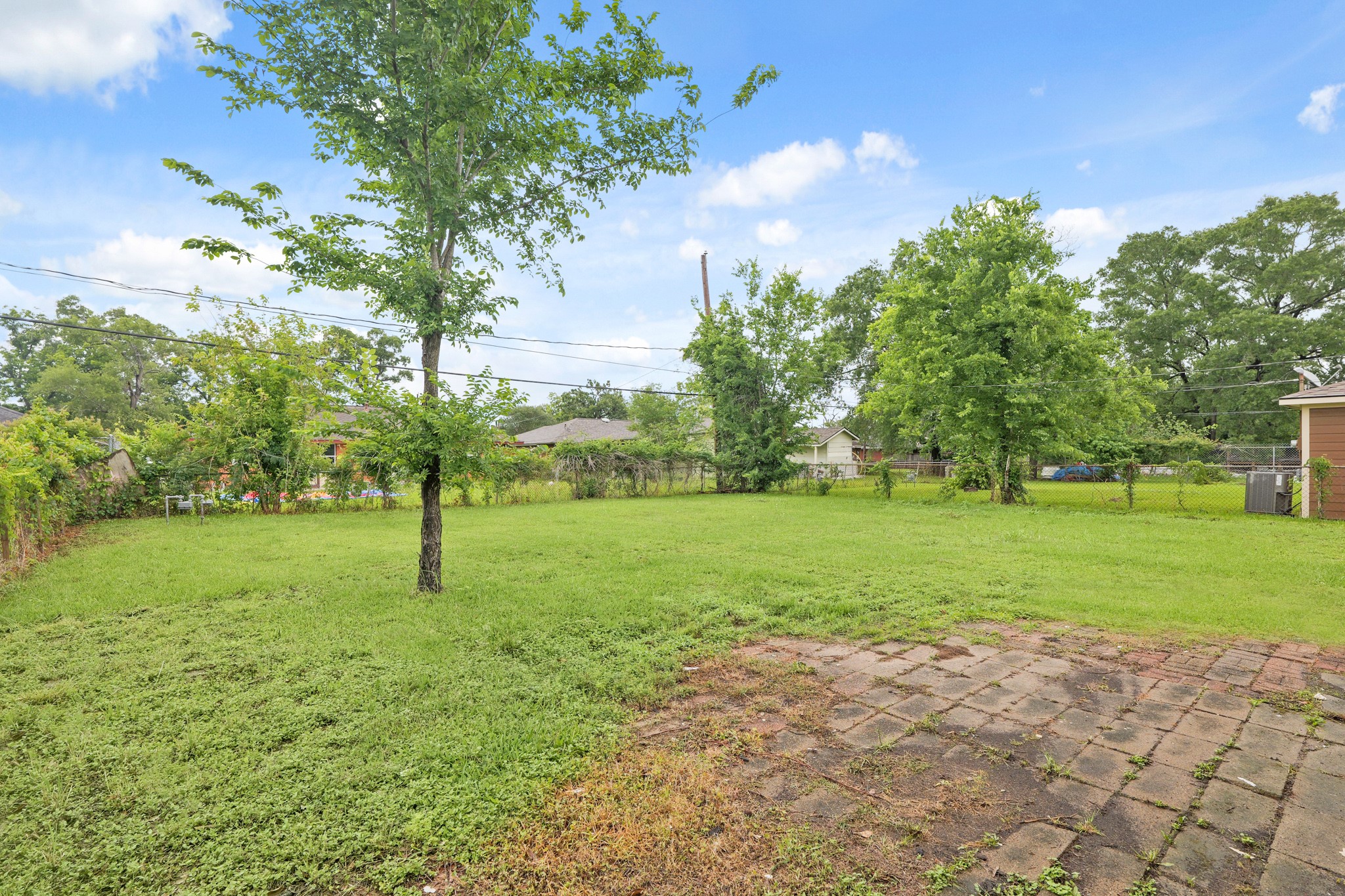 9133 Woodlyn Road Houston, TX 77078 - Photo 13 of 16 a green field with lots of trees