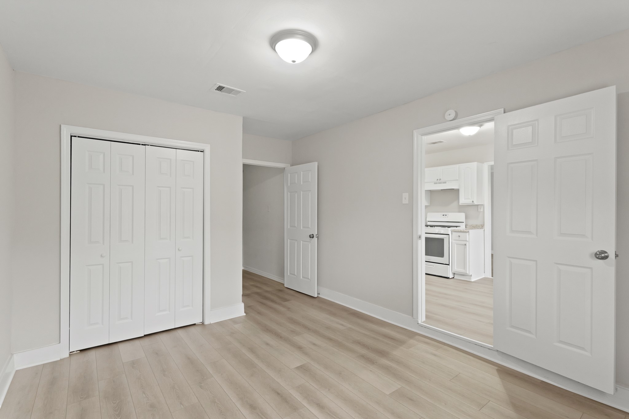 9133 Woodlyn Road Houston, TX 77078 - Photo 3 of 16 a view of empty room with wooden floor