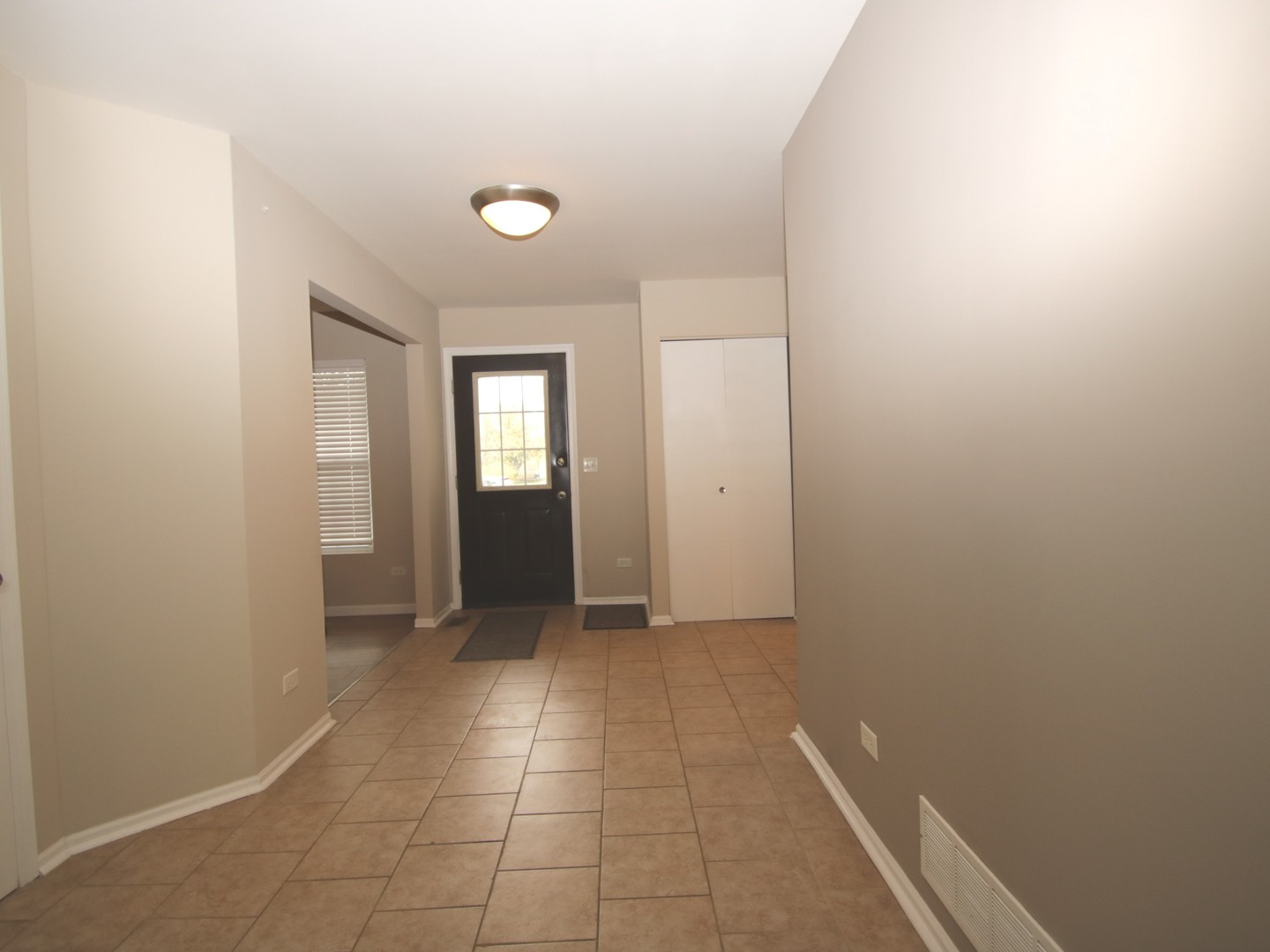 1943 Ashbrooke Road Romeoville, IL 60446 - Photo 2 of 20