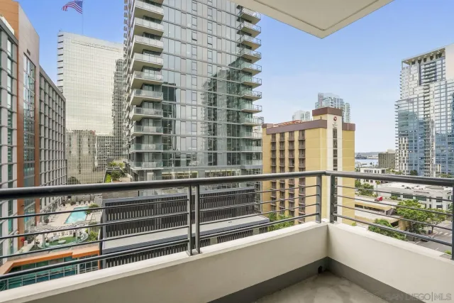 $579,900 | 425 West Beech Street, Unit 1003, San Diego, CA 92101