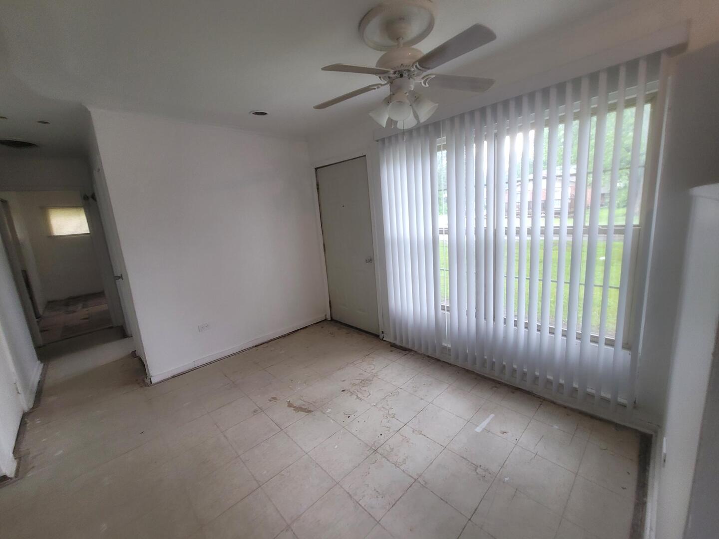 16523 Spaulding Avenue Markham, IL 60428 - Photo 8 of 15 a view of a livingroom with an empty space and a window